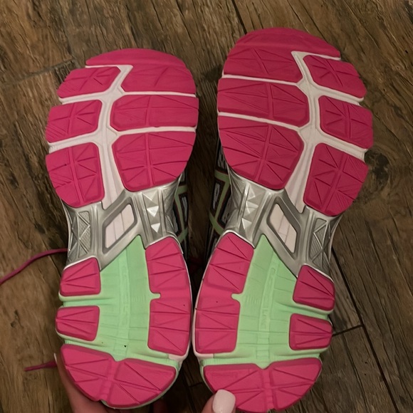 ASICS women’s running shoes - Picture 4 of 8